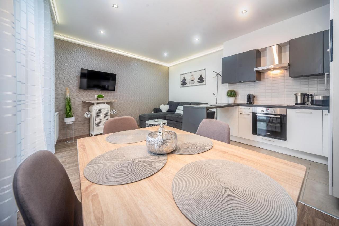 Grace Pine Apartment 3 ブダペスト エクステリア 写真